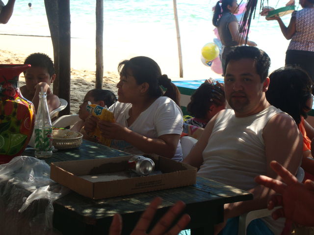 La familia Cisneros Pérez disfrutando la playa
