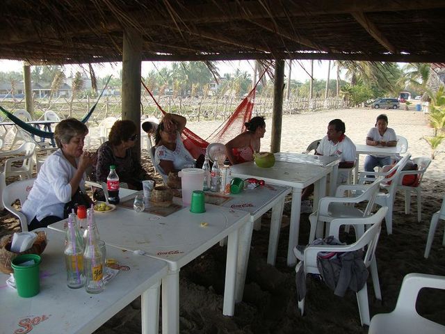 Reposando la rica comida en Barra vieja