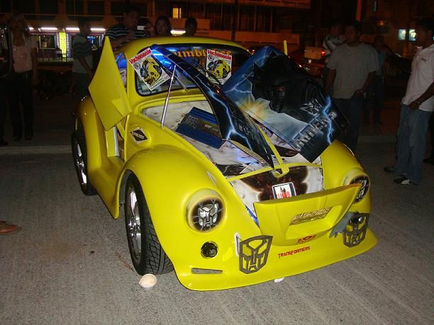 En el malecon habia un concurso de coches con sonido y luces padres no??