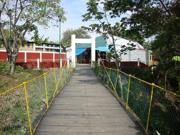 Despues del mirador, bajas 244 escalones y luego a este puente, que divertido cuando saltamos