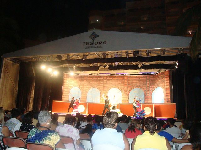 Un muy padre espectaculo en el teatro del hotel