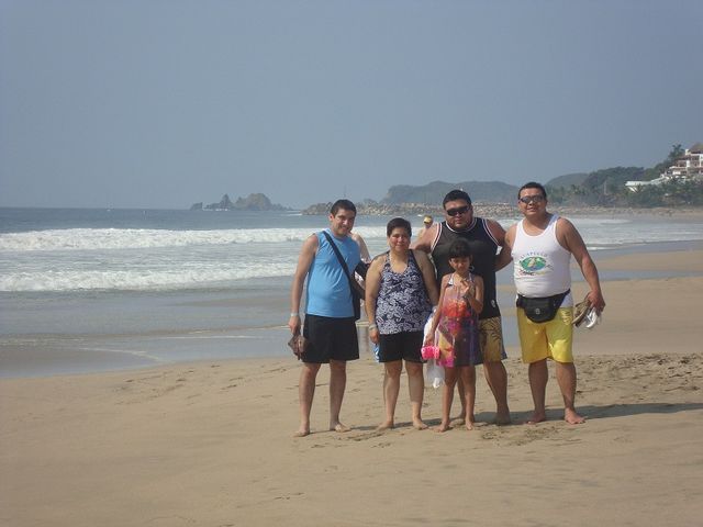 Tambien ellos caminaron por la playa en la mañana